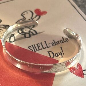 Rare Eden Hand Arts Apple Logo Cape Cod Cuff Bracelet HTF